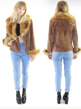 Vintage-Inspired Brown Suede Jacket with Faux-Fur Trim